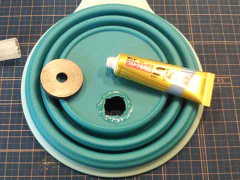 湯たんぽ 吹きこぼれ防止 ボウルに穴をあけて磁石を固定